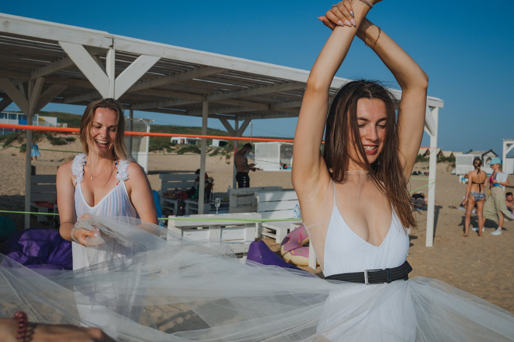 Pool party — момент 10